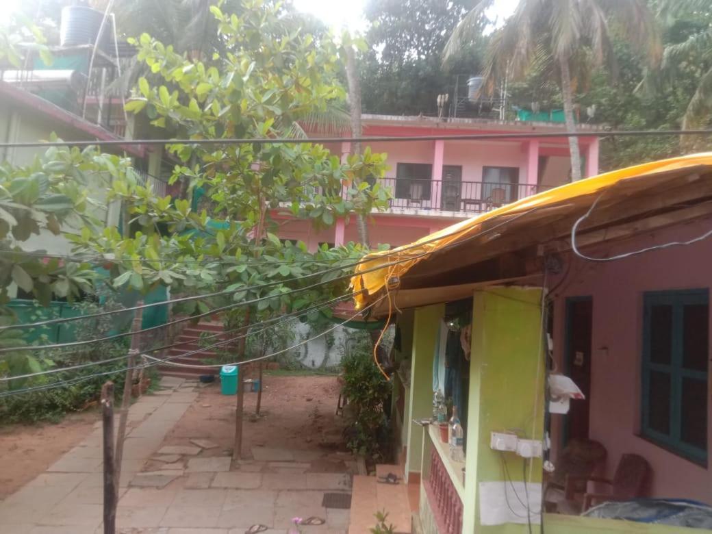 Est Hem Guesthouse Arambol Extérieur photo